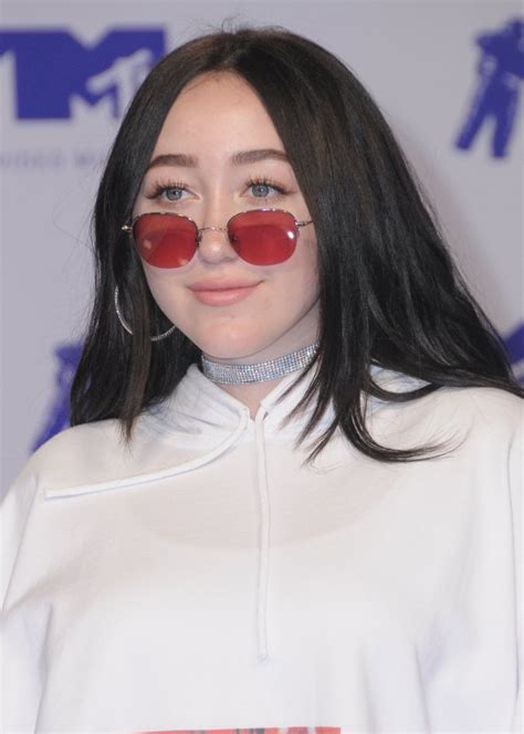 Noah Cyrus reveals her unrecognizable look in new。